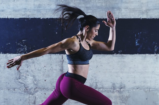 fitness-woman-exercise-jumping-gym_342744-10